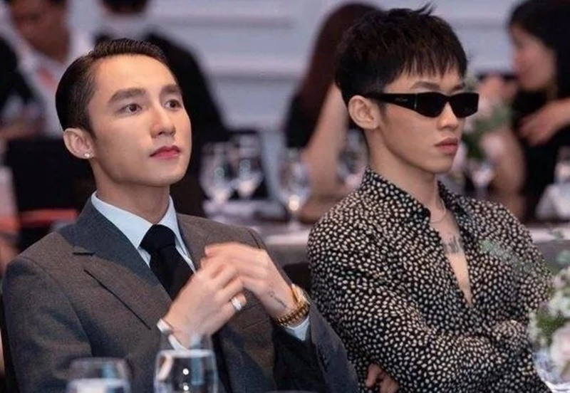 Kay Trần từng thuộc công ty quản lý của Sơn Tùng M-TP. Theo Tiền Phong, Nắm đôi bàn tay là sản phẩm duy nhất của Kay Trần trong 2 năm gắn bó với công ty quản lý của Sơn Tùng M-TP. Ảnh: Tiền Phong.