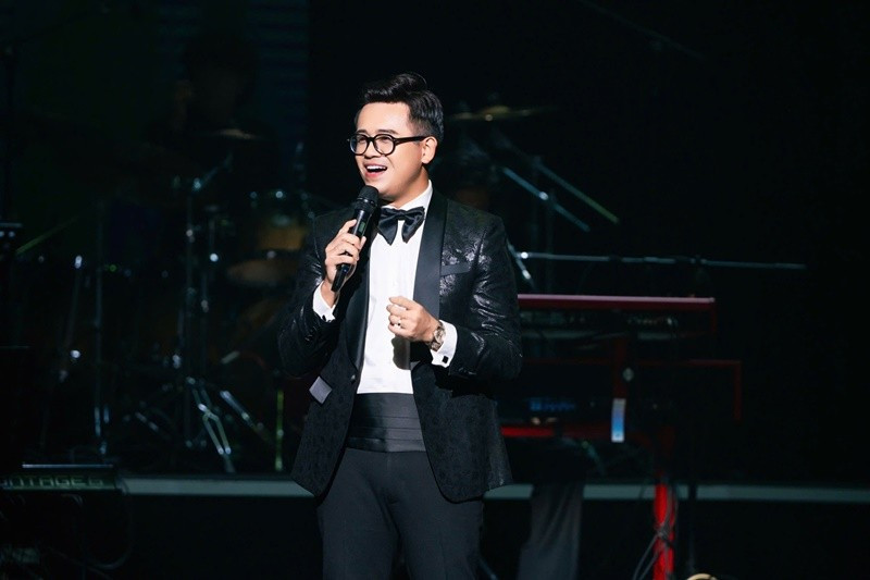 Tháng 2/2025, trong cuộc phỏng vấn với Phụ Nữ Việt Nam, Đức Bảo cho biết, anh chưa bao giờ dám nhận về danh xưng "MC giàu nhất". "Đó chỉ là câu đùa của bạn bè trên trang cá nhân mà thôi", Đức Bảo cho hay. Ảnh: FB Đức Bảo.