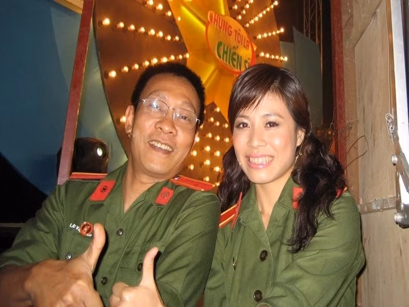 Theo Người Đưa Tin, sau khi nhà báo Lại Văn Sâm rời khỏi vị trí MC Chúng tôi là chiến sĩ, Quang Minh, Việt Anh, Đức Bảo và Đặng Quốc Duy lần lượt thay thế nhà báo Lại Văn Sâm dẫn dắt chương trình. Ảnh: Znews.