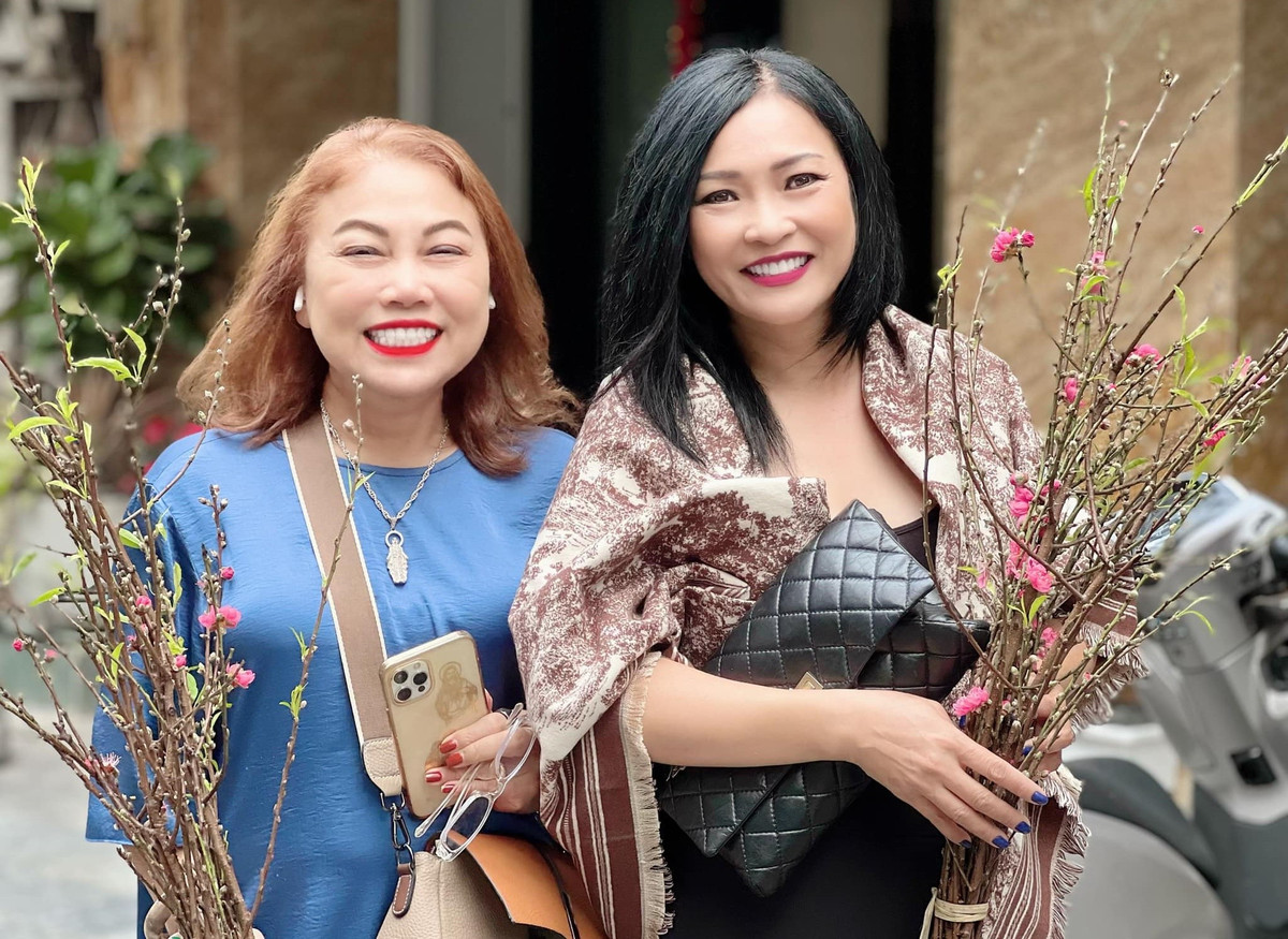 Siu Black và Phương Thanh dạo phố khi hội ngộ. Ảnh: FB Siu Black.