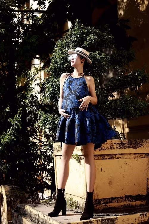 Mang bầu 36 tuần, Ngọc Hân vẫn leo trèo tạo dáng. Ảnh: FB Ngọc Hân.