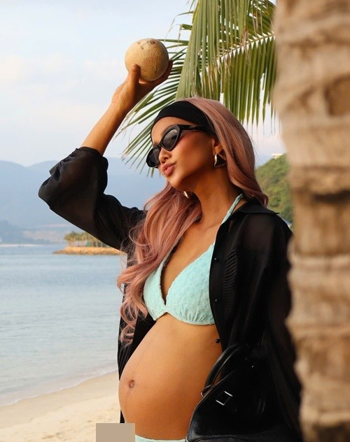 View - H’hen Niê diện bikini khoe bụng bầu, được chồng “nịnh” | Báo Tri thức và Cuộc sống - TIN TỨC PHỔ BIẾN KIẾN THỨC 24H