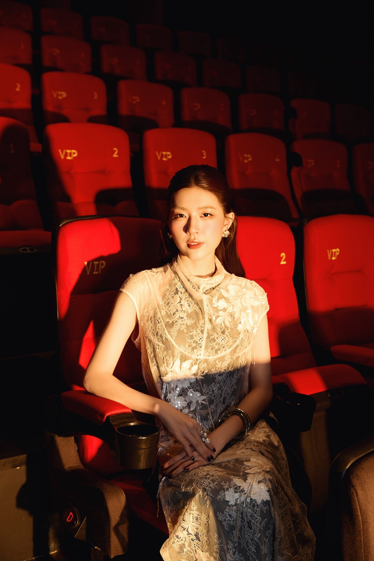 Cô thi đỗ Á khoa Đại học Sân khấu – Điện ảnh TP.HCM, được xem là minh chứng cho tư duy nghệ thuật và sự nghiêm túc của nghệ sĩ sinh năm 2003 đối với con đường theo đuổi nghề. Ảnh: FB Lamoon.