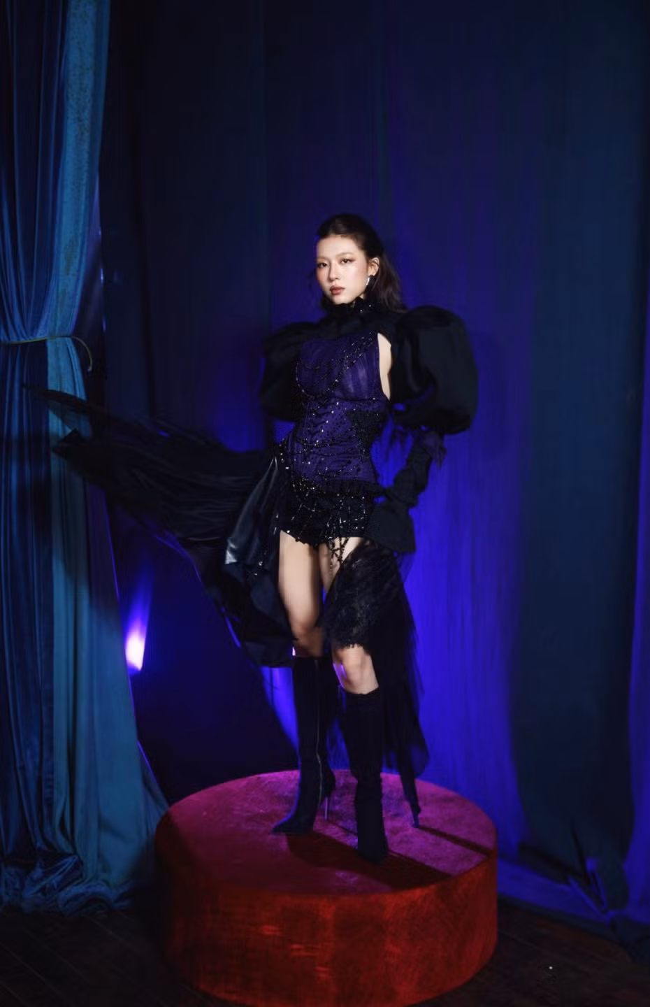 Không chỉ hoạt động trong lĩnh vực diễn xuất, Lamoon còn theo đuổi ca hát. Đạo diễn Nguyễn Quang Dũng từng nhận xét Lamoon sở hữu chất giọng ngọt ngào, lối hát tươi mới, dễ tạo thiện cảm với khán giả. Ảnh: FB Lamoon.