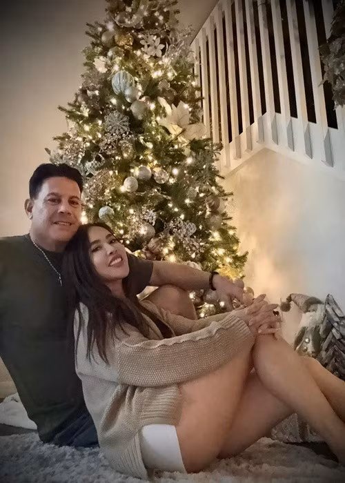 Phương Trang tình tứ bên doanh nhân George trước khi làm đám cưới. Ảnh: FB Phương Trang.