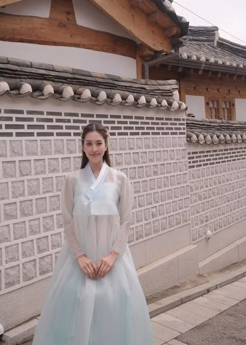 Tiểu Vy khoe chuyến du lịch Hàn Quốc. Ảnh: FB Tiểu Vy.