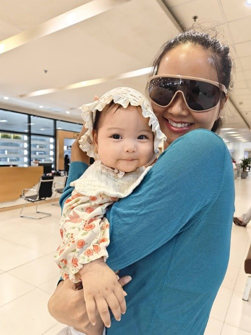 Bé Harley – con gái Hoa hậu H’Hen Niê và Tuấn Khôi – gây thiện cảm ngay từ cái nhìn đầu tiên bởi vẻ bụ bẫm, gương mặt tròn xinh và nụ cười luôn rạng rỡ. Ảnh: FB Tuấn Khôi.