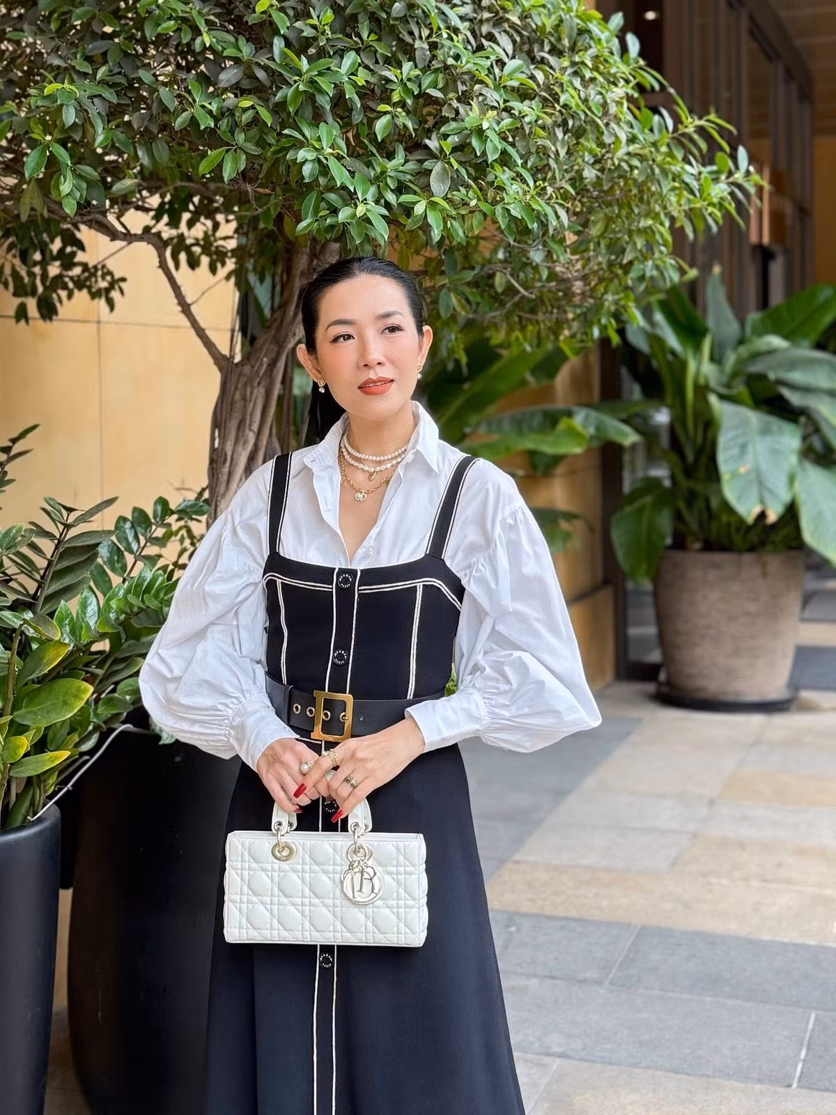 Yến Nhi sở hữu vẻ đẹp mặn mà, quý phái. Ảnh: FB Yến Nhi.