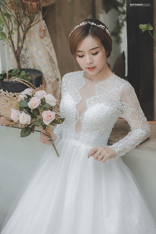 Bảo Ngọc cho biết, ban đầu cô định sẽ kết hôn trong 2-3 năm nữa. Tuy nhiên, đầu năm 2025, Đạt G nói với Bảo Ngọc muốn cưới trong năm nay để cô được mặc váy cưới vào thời điểm đẹp nhất của thanh xuân. Ảnh: Dân Việt.