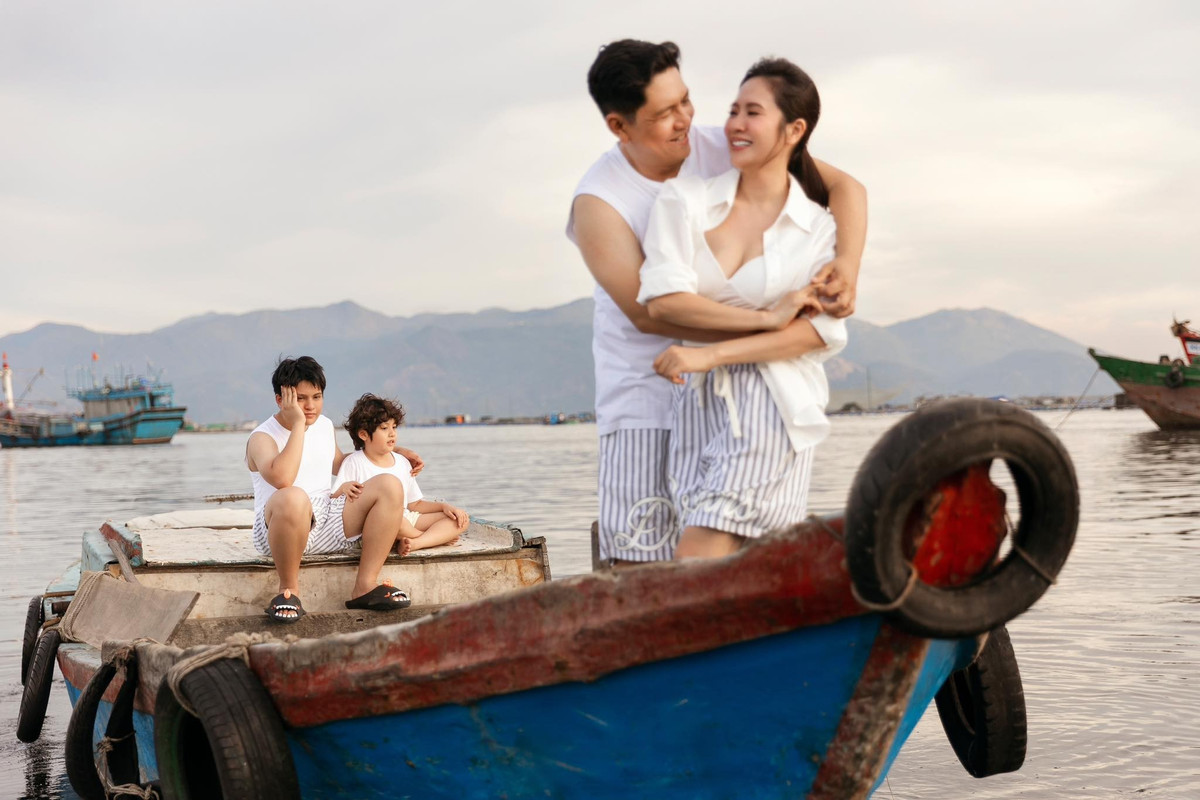 Sau 18 năm về chung một nhà, Thanh Thúy ngày càng thấu hiểu chồng. Trong khi đó, đạo diễn Đức Thịnh luôn âm thầm đứng sau, ủng hộ vợ cả trong công việc lẫn cuộc sống gia đình. Ảnh: FB Thanh Thúy.