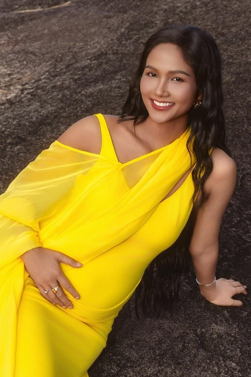 Hạnh phúc của Hoa hậu Hoàn vũ Việt Nam 2017 thêm viên mãn khi cô mang bầu con đầu lòng.Ảnh: FB H’hen Niê.