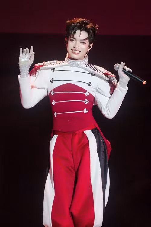 Pháp Kiều tên thật là Nguyễn Thiện Pháp, sinh năm 2001, là rapper LGBT của làng nhạc Việt. Ảnh: FB Pháp Kiều.