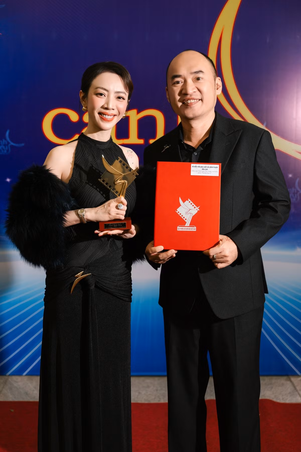 Thu Trang hứa sẽ tiếp tục mang đến các vai diễn, tác phẩm chất lượng. “Một lần nữa, cảm ơn rất nhiều cả nhà đã dành sự thương mến cho Trang”, Thu Trang viết. Ảnh: FB Thu Trang.