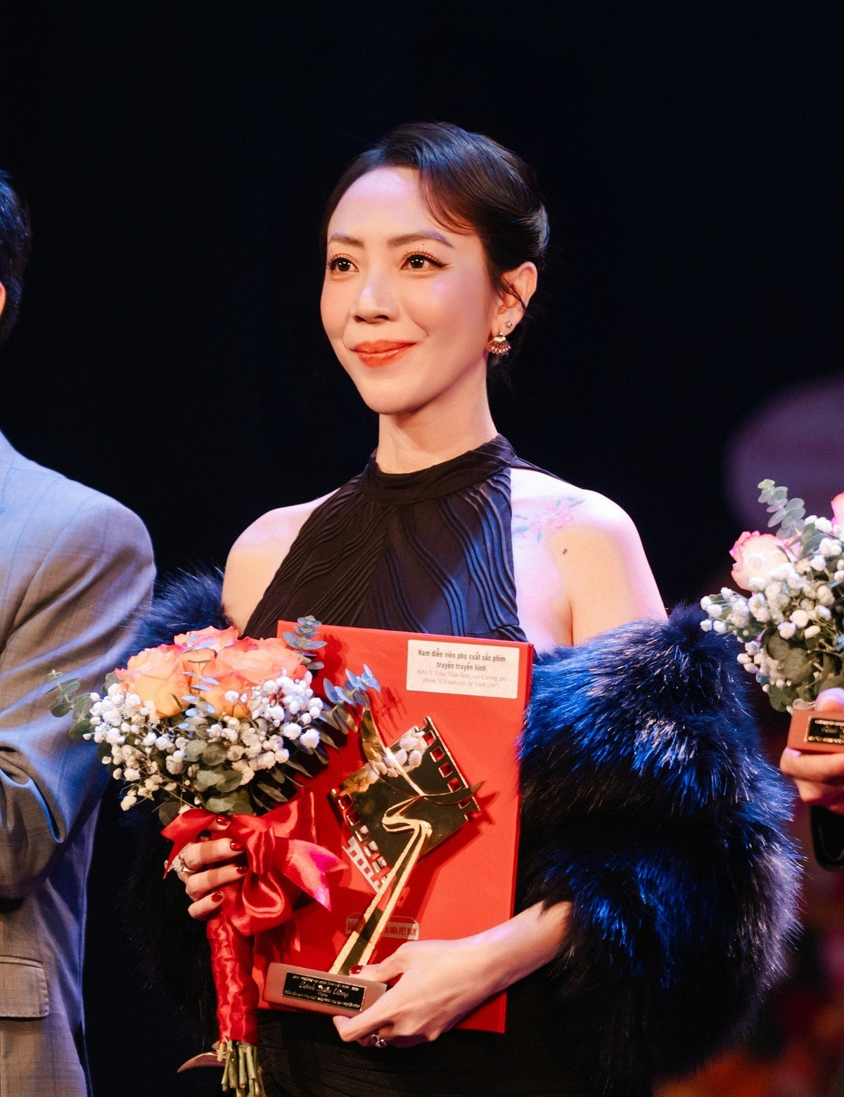 Tham gia phim Nụ hôn bạc tỷ, Thu Trang vừa đoạt giải Nữ diễn viên phụ phim truyện điện ảnh tại Cánh Diều Vàng 2025. Trên trang cá nhân, cô bày tỏ rằng một lần nữa những nỗ lực của cô đã được công nhận. Ảnh: FB Thu Trang.