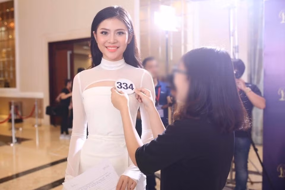 Năm 2015 và 2017, Chúng Huyền Thanh tham gia Hoa hậu Hoàn vũ Việt Nam. Tuy nhiên, cô không tiến sâu ở hai mùa giải. Ảnh: FB Chúng Huyền Thanh.