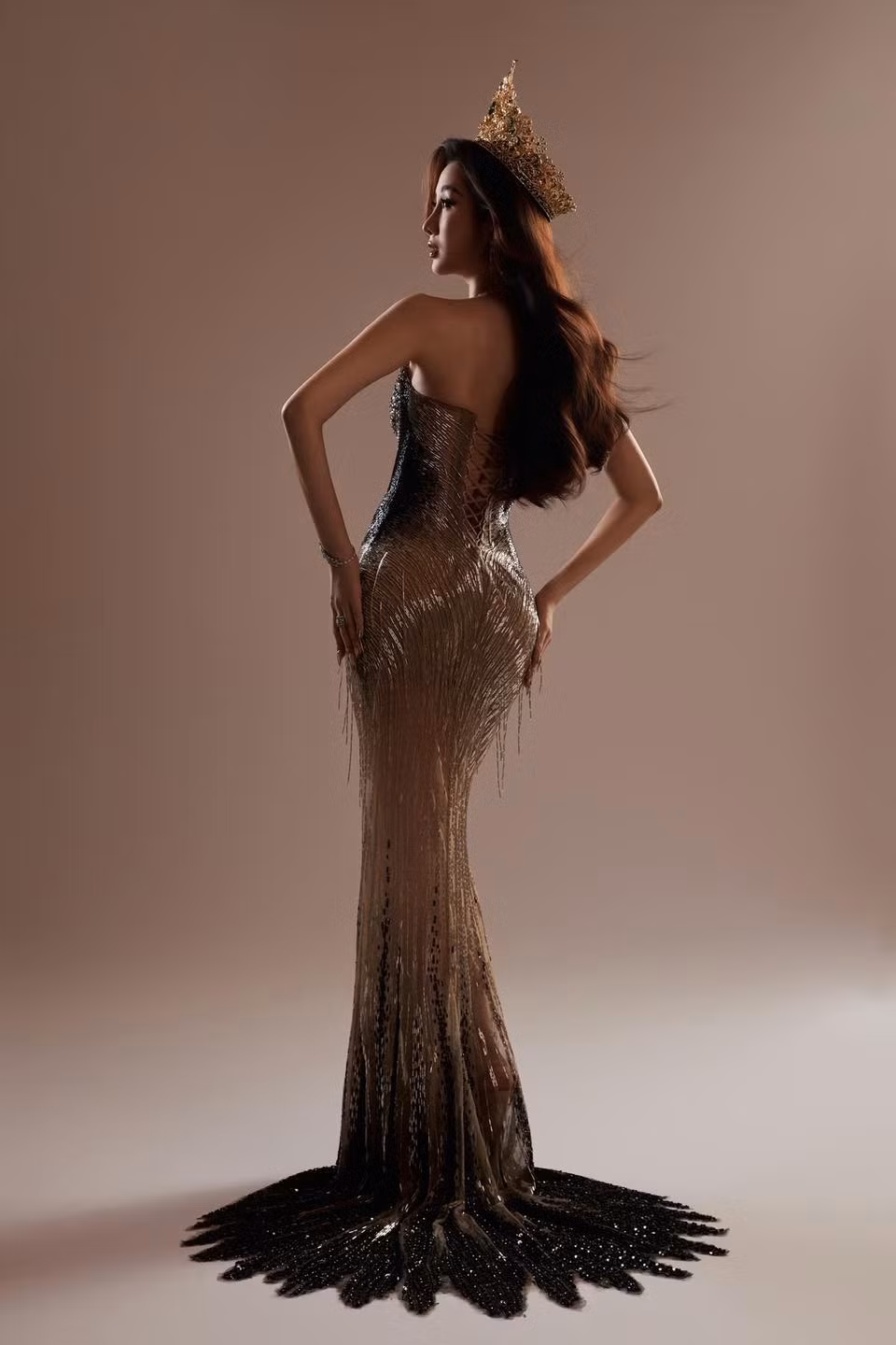 Ít ngày qua, nàng tập luyện cho màn xuất hiện trong chung kết Miss Grand Vietnam 2025. Ảnh: FB Quế Anh.