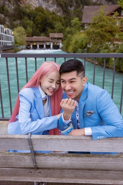 Từ khi gắn bó với Lương Bằng Quang, Ngân 98 được nửa kia dạy nghề trở thành DJ. Ảnh: Đời Sống Gia Đình.