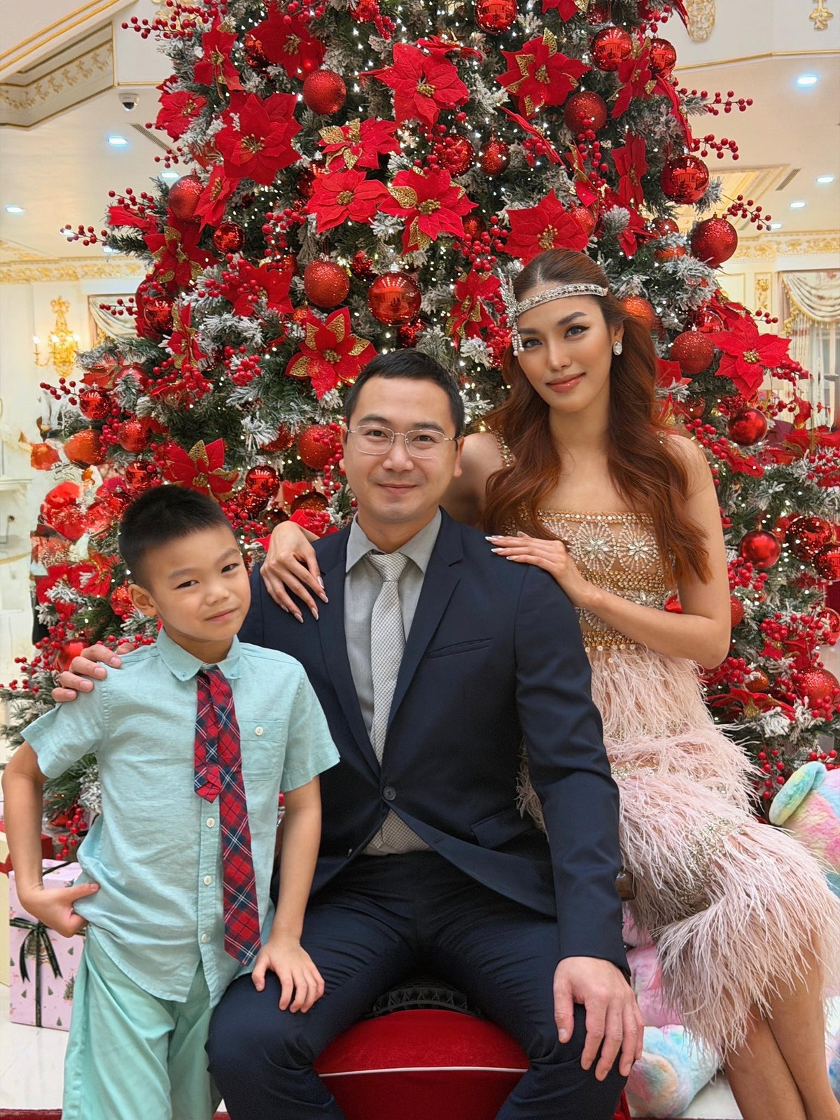 Hiện tại, Lan Khuê có cuộc sống gia đình viên mãn bên doanh nhân Tuấn John và một cậu con trai.