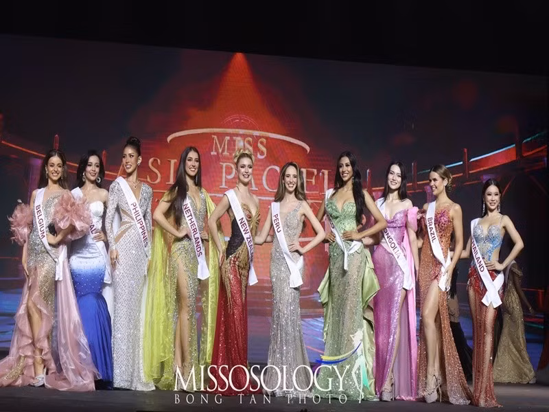 Trong chung kết Miss Asia Pacific International 2025, top 10 gồm đại diện Mông Cổ, Nepal, Mexico, New Zealand, Peru, Bỉ, Thái Lan, Brazil, Philippines và Hà Lan. Ảnh: Missosology.