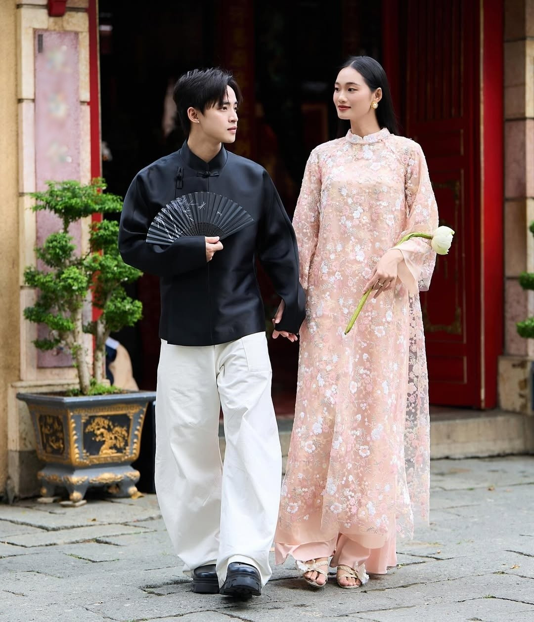 View - Mỹ nhân Việt ghi điểm với hình ảnh rạng ngời trong tà áo dài đầu năm | Báo Tri thức và Cuộc sống - TIN TỨC PHỔ BIẾN KIẾN THỨC 24H