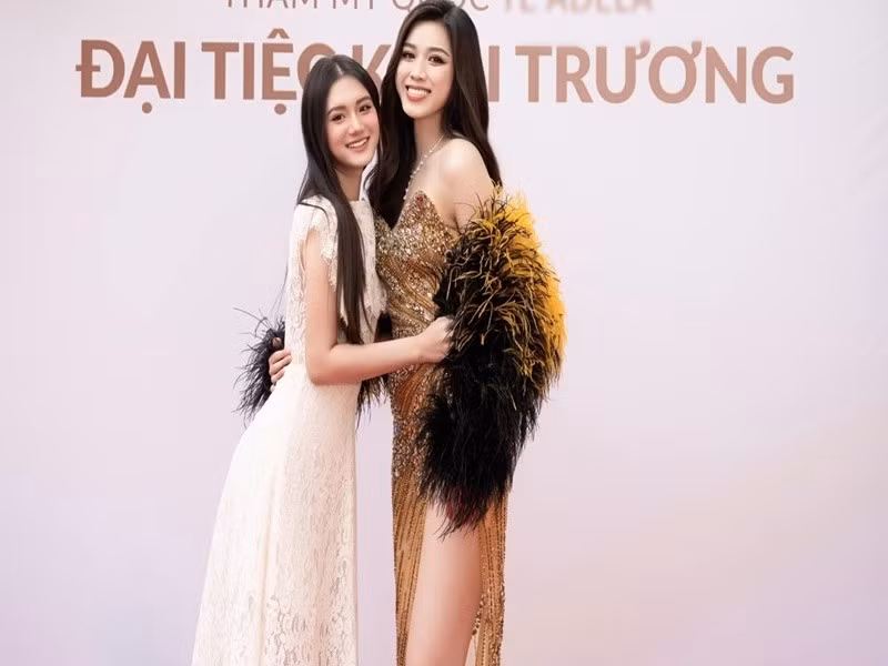 Sau Hoa hậu Việt Nam 2020, Tú Quỳnh ngày càng gợi cảm, trẻ trung. Ảnh: FB Tú Quỳnh.