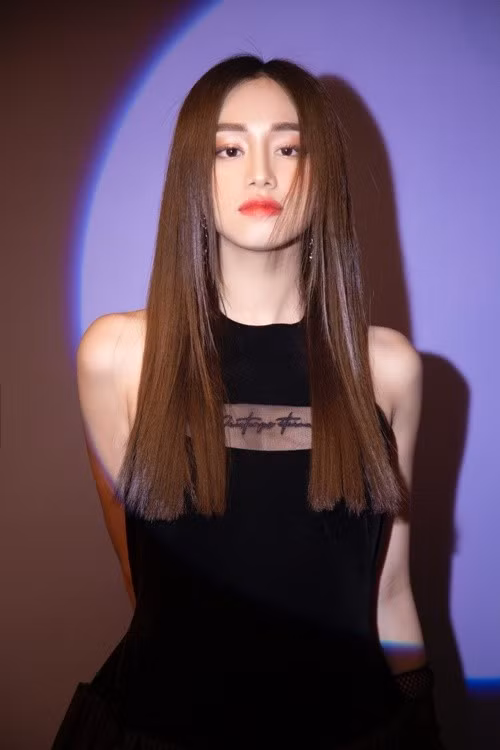 Ngân Hòa từng chia sẻ trên Vietnamnet, cô luôn tự nhủ bản thân không ngừng nỗ lực, gây ấn tượng khán giả bằng diễn xuất. Người đẹp muốn bỏ mác hot girl, được nhìn nhận là diễn viên trẻ tâm huyết. Ảnh: Vietnamnet.