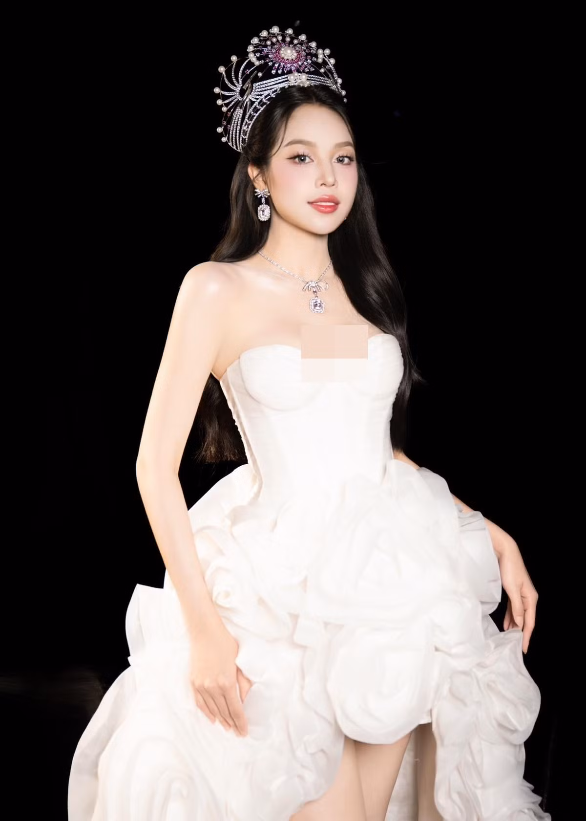 Hoa hậu Thanh Thủy lọt top 10 Vẻ đẹp vượt thời gian 2024 cùng đại diện Trinidad và Tobago - Ache Abrahams, đại diện Thái Lan- Suchata Chuangsri, đại diện Indonesia - Harashta Haifa Zahra và đại diện Bolivia - Camila Roca. Ảnh: FB Thanh Thủy.