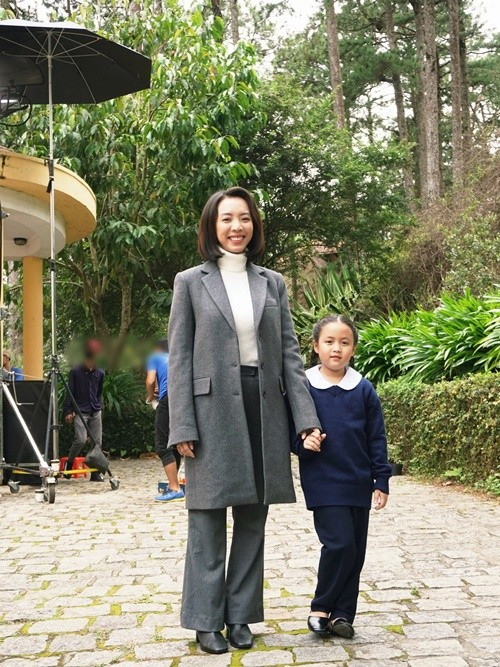 Ít ai biết, con gái màn ảnh của Trấn Thành từng bày tỏ niềm yêu thích hội họa và mong muốn trở thành họa sĩ vẽ tranh tường cổ động, hoặc nhà thiết kế thời trang trong tương lai. Ảnh: FB Ngân Chi.