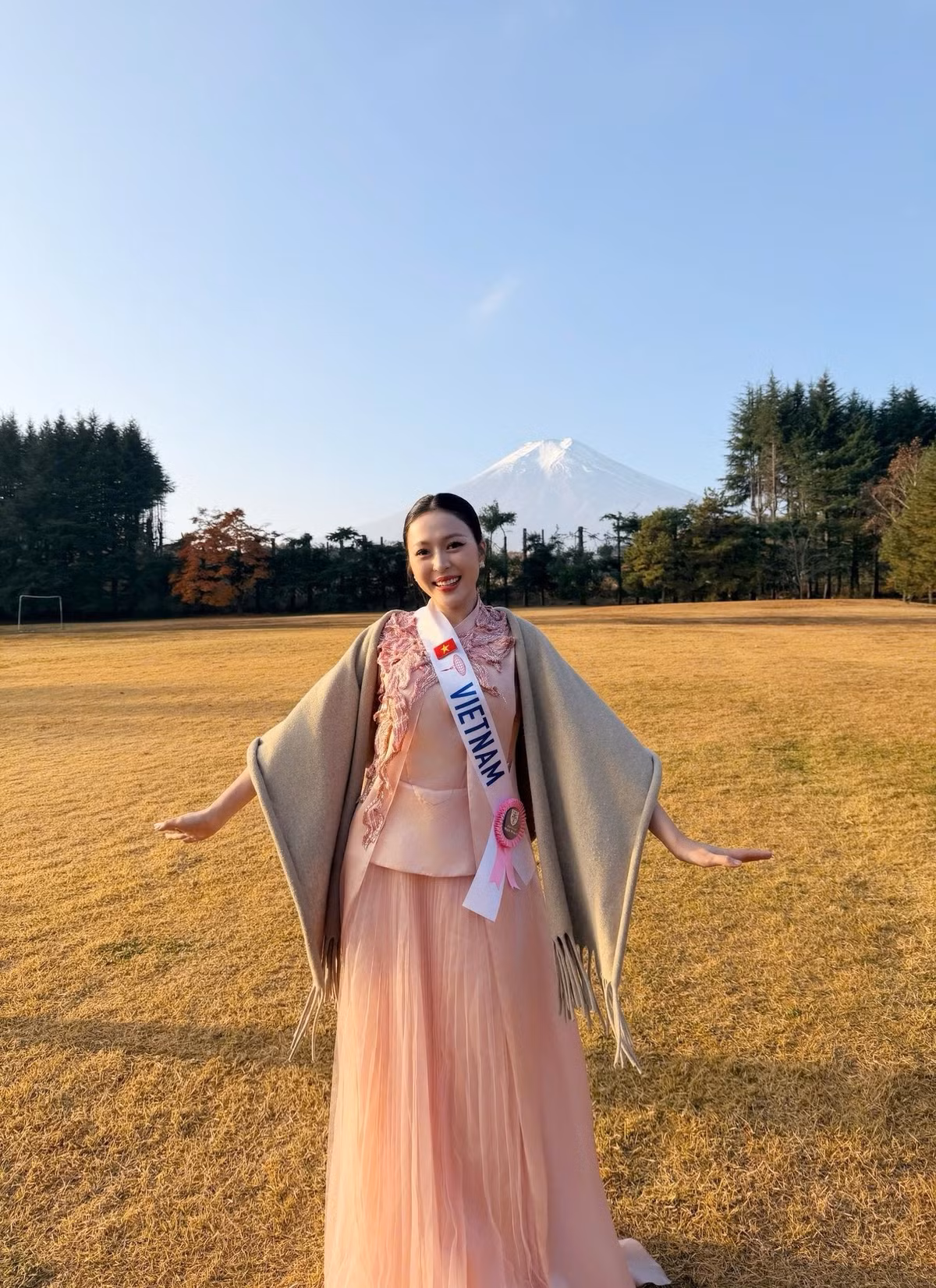 Kiều Duy thường lựa chọn các mẫu trang phục bồng bềnh. Ảnh: FB Kiều Duy.