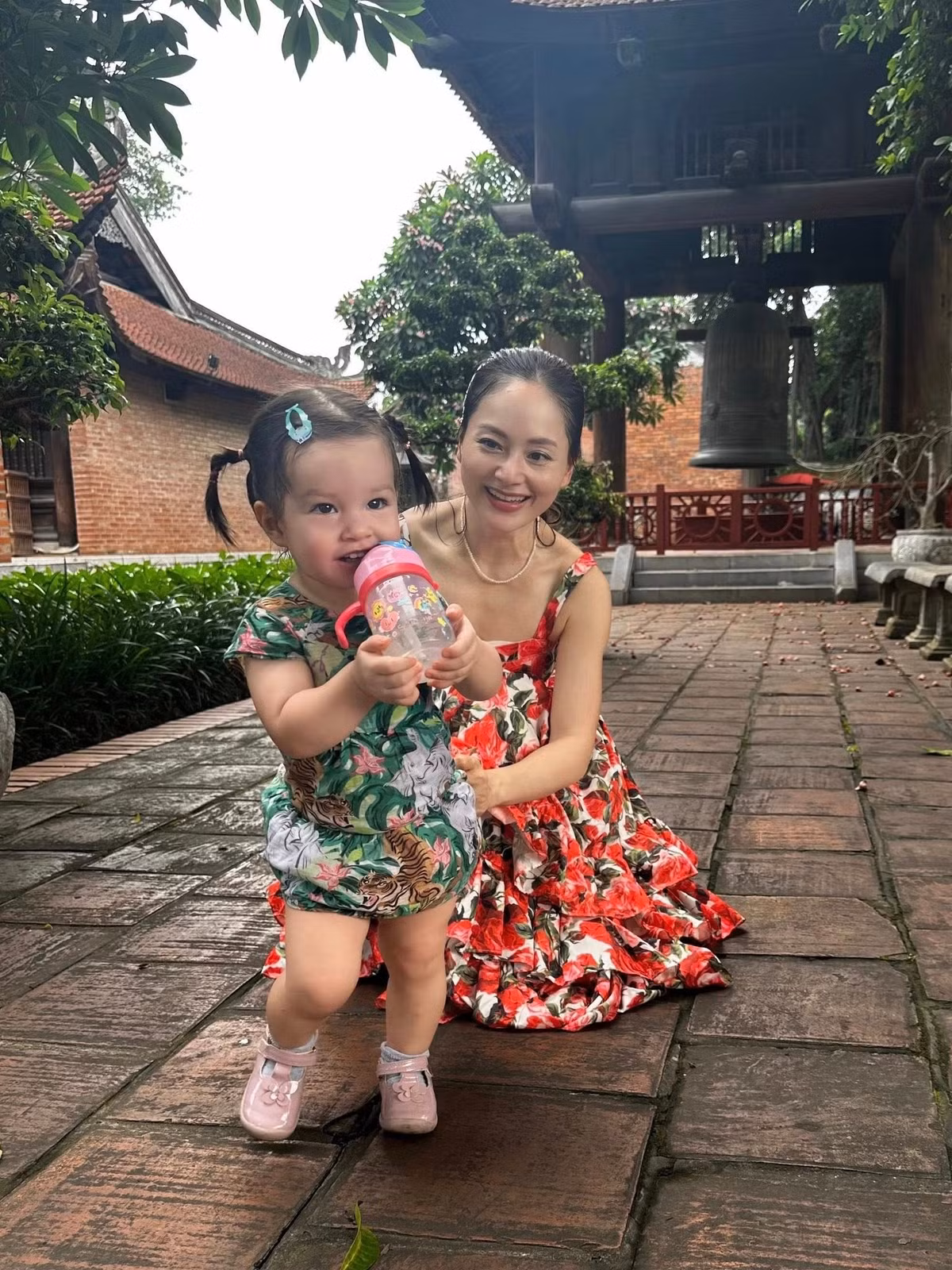 Khi hôn nhân rạn nứt, Lan Phương cố gắng vì chính mình và hai con. Ảnh: FB Lan Phương.