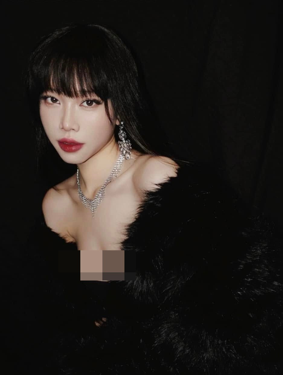 Mới đây, ca sĩ Nguyễn Cao Bảo Uyên cho biết, cô từng bị hiểu lầm ở cuộc thi Giọng hát Việt 2015. Bảo Uyên nói: “Tôi không nịnh giỏi, mặt không cảm xúc nên bị hiểu lầm là không thích cô. 4 năm sau đó, tôi được một người trong ban tổ chức chương trình kể lại rằng trong một buổi tập của team, trong khi tôi vắng mặt, một người đã nói với cô rằng: “Cô ơi, nó nói với con là nó không thích cô” khiến tôi càng bị hiểu lầm”. Ảnh: FB Bảo Uyên.