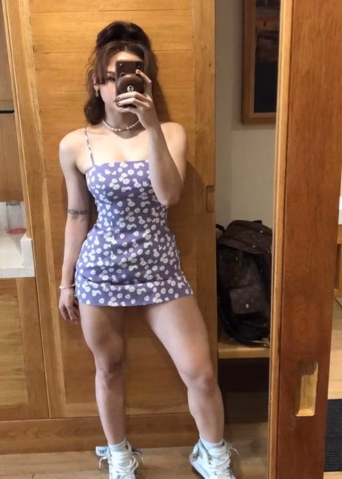 Miu Lê tập gym để khỏe mạnh hơn. Nữ ca sĩ không quan tâm tới những lời nhận xét “đô con”, “đùi to”. Ảnh: FB Miu Lê.