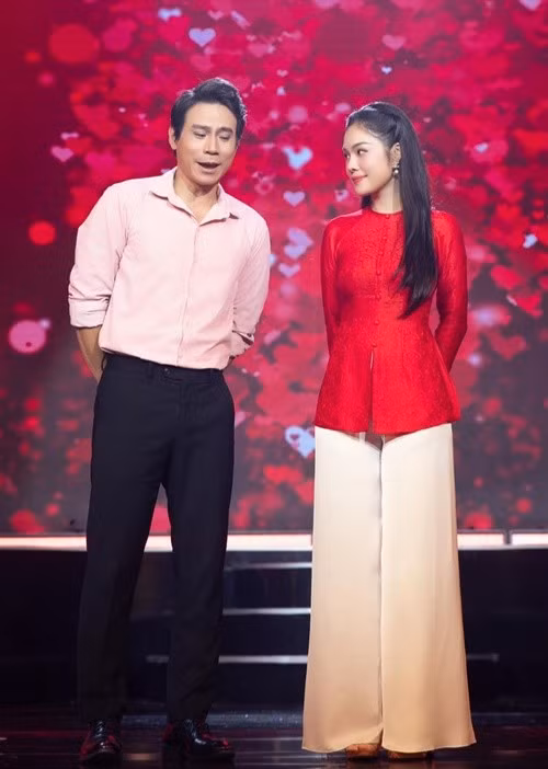 Dương Cẩm Lynh tích cực tham gia các hoạt động nghệ thuật. Ảnh: FB Dương Cẩm Lynh.