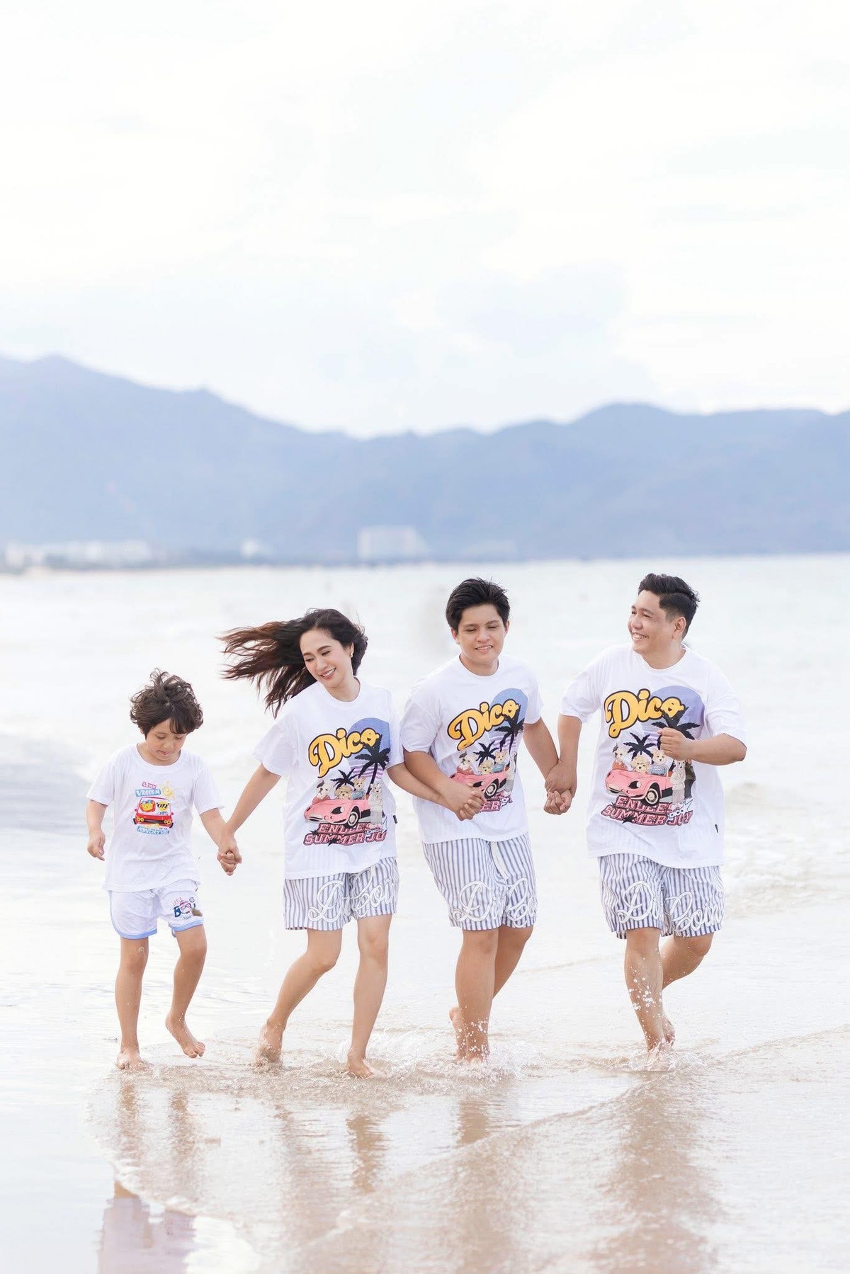 Bên cạnh con trai cả, con trai út của Thanh Thúy – Đức Thịnh cũng nhận được nhiều lời khen nhờ vẻ ngoài đáng yêu, thường xuyên xuất hiện trong những khoảnh khắc đời thường ấm áp của gia đình. Ảnh: FB Cà Phê.