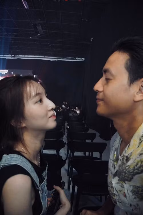 "Trong vòng 6 tháng anh sẽ cưới em. Nếu em quen anh thì mình tiến tới luôn. Nếu giận hờn, chia tay thì em là người mệt, chứ anh không buồn vì anh quá quen rồi", Ngọc Thuận ngỏ lời với Bích Ngọc. Ảnh: FB Ngọc Thuận.