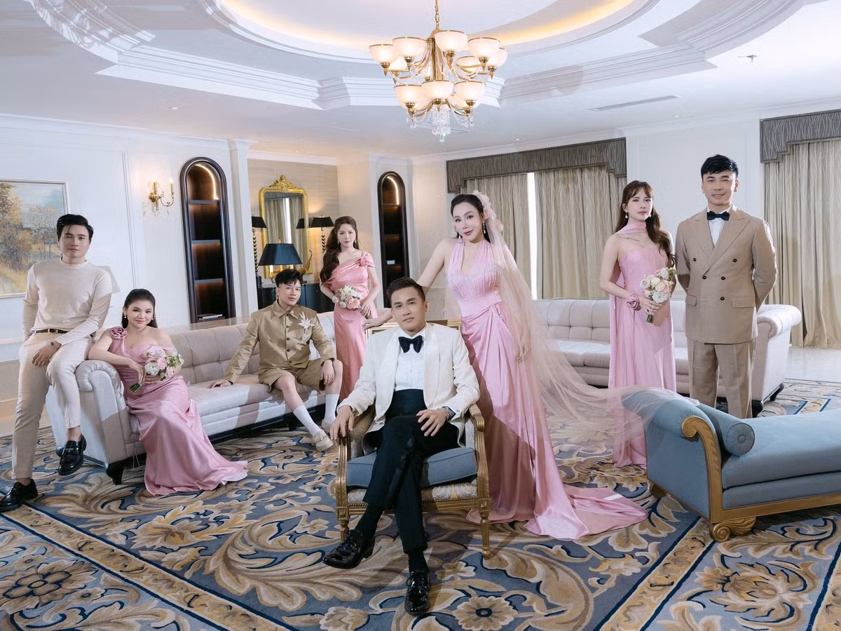 Thực đơn đám cưới của Hồ Quỳnh Hương gồm các món chay như gỏi tảo biển, nem thuần chay, súp bí đỏ nấu sữa hạnh nhân, bánh mì nướng - pate thuần chay, hải vị hấp miến, nấm hầu thủ xốt tiêu, súp lơ xanh, nấm lộc nhung, canh măng, mì spaghetti xốt nấm - thịt thực vật hiệu Bill Gates, xôi pate, kem que…Ảnh: FB Hồ Quỳnh Hương.