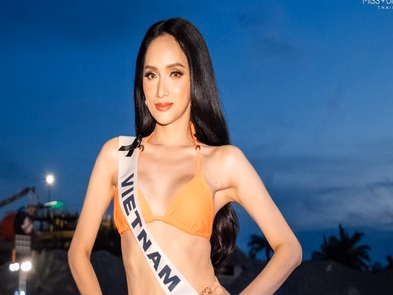 Trong phần thi áo tắm ở Miss Universe 2025, nữ ca sĩ quyết định dùng đồ bảo hộ để tránh hớ hênh nhưng lại hở phần sẹo. Chính vì vậy, Hương Giang mất tự tin. Ảnh: Miss Universe Thailand.