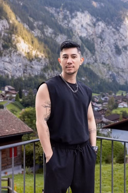 Vào khoảng đầu những năm 2000, Lương Bằng Quang nổi tiếng với hit Đôi chân thiên thần (Lam Trường hát). Ảnh: FB Lương Bằng Quang.