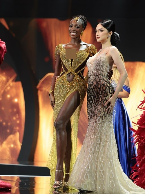 Hương Giang và Olivia Yace chụp ảnh kỷ niệm sau khi thi bán kết Miss Universe 2025. Ảnh: FB Olivia Yace.