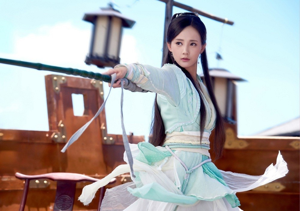 Theo Znews, Lý Nhất Đồng đóng các phim: Bán yêu Khuynh Thành, Hải Đường kinh vũ yên chi thấu, Hạc lệ hoa đình, Kiếm vương triều, Ly ca hành, Thư quyển nhất động, Anh hùng xạ điêu (bản năm 2017). Ảnh: HTV.