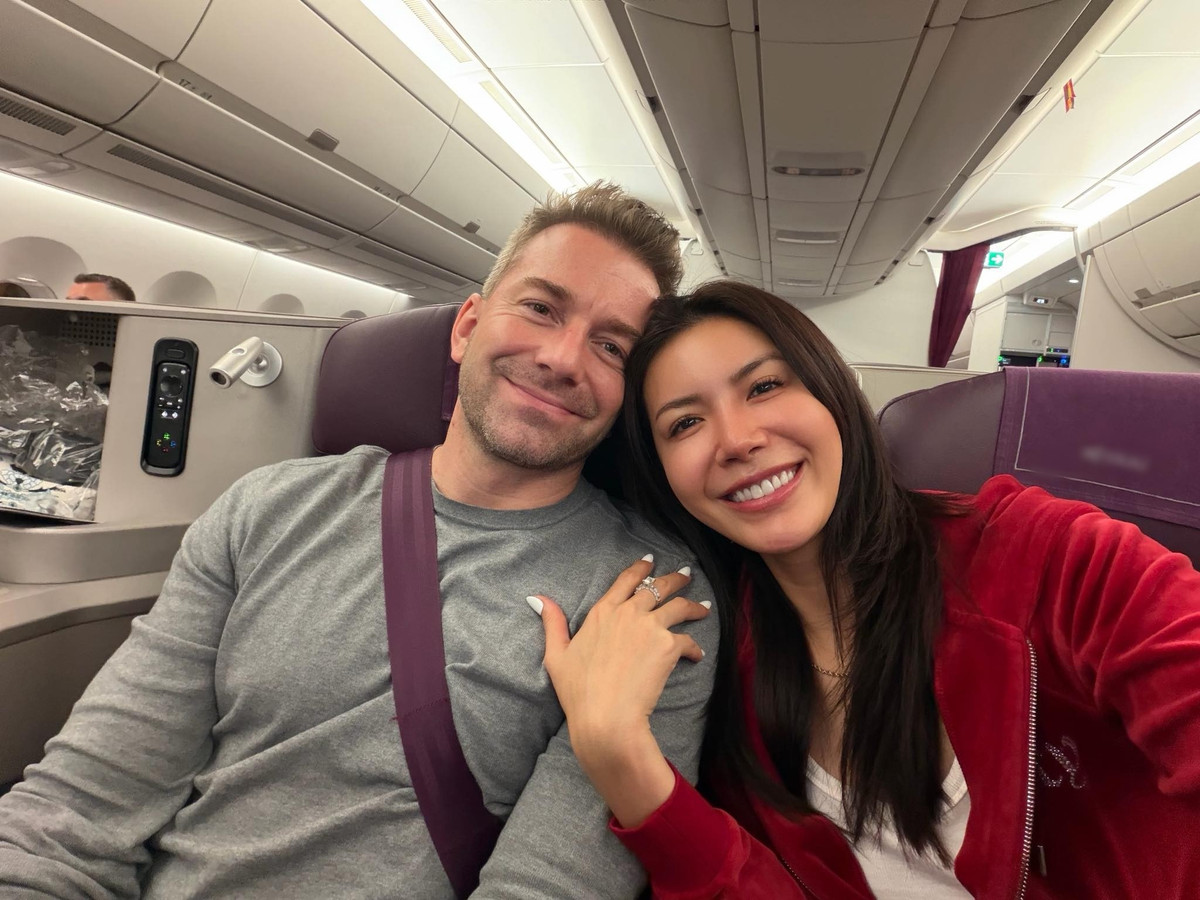 Hậu phương vững chắc của Minh Tú là Cris. Khi Minh Tú trở lại làm việc, Cris nhắn nhủ vợ rằng anh hạnh phúc khi vợ được làm những gì mình thích.