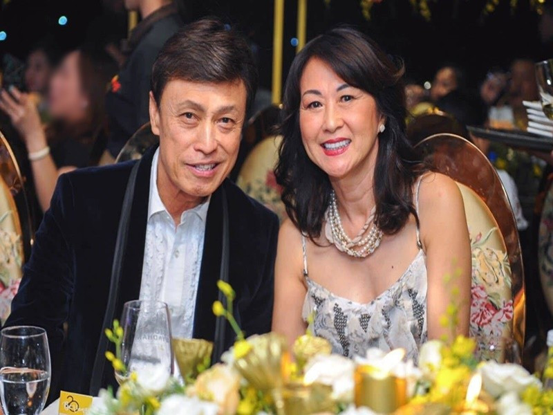 Danh ca Tuấn Ngọc và ca sĩ Thái Thảo quen biết sau nhiều lần đi hát chung ở Mỹ những năm 1990. Năm 1994, cặp đôi tổ chức hôn lễ. Năm 2003, cả hai đăng ký kết hôn. Ảnh: Vietnamnet.