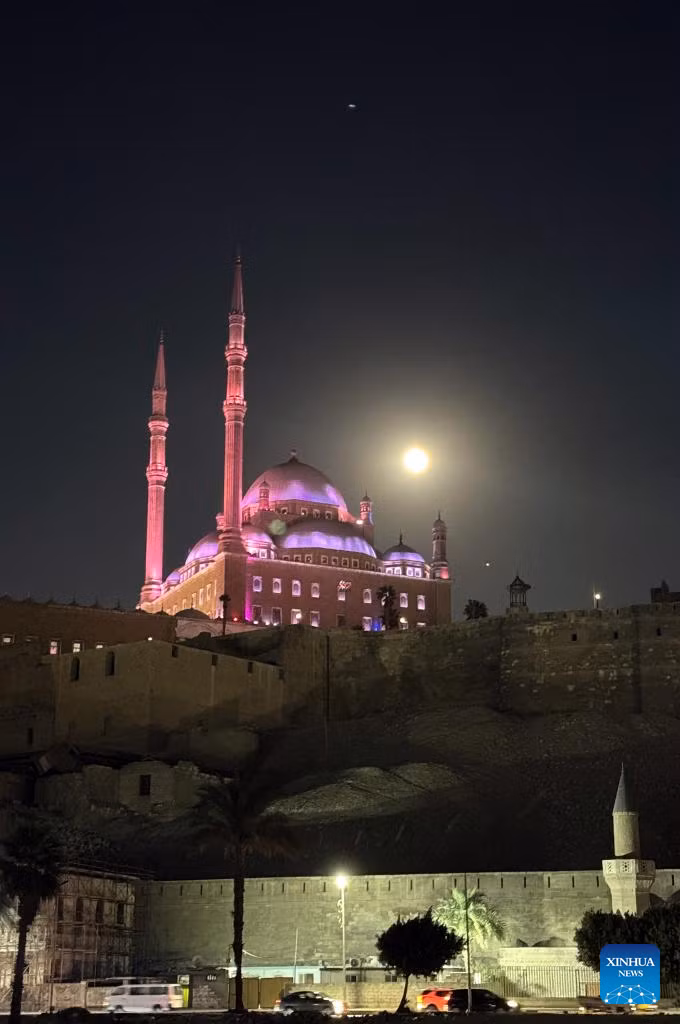 Theo Vietnamnet, sau Trăng Sói, năm 2026 sẽ tiếp tục có hai siêu trăng nữa vào tháng 11 và tháng 12, cùng một kỳ “blue Moon” trong tháng 5.