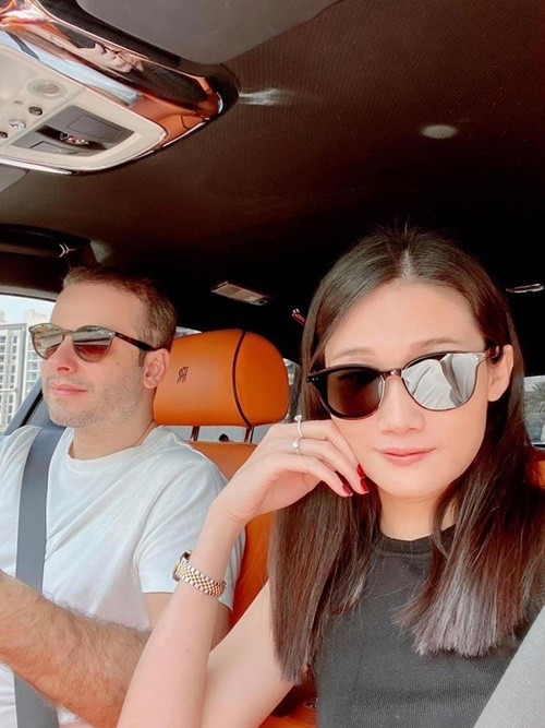 Từ khi sang Dubai, Kha Mỹ Vân ít về Việt Nam hoạt động nghệ thuật. Thỉnh thoảng, cô sang Mỹ nghỉ dưỡng hoặc tham gia một số show diễn, thực hiện các bộ ảnh thời trang. Người đẹp thừa nhận vẫn nhớ nghề nhưng không muốn bản thân bị cuốn vào guồng quay bận rộn như trước. Ảnh: Sức Khỏe Đời Sống.