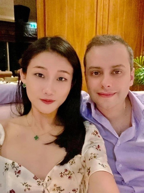 Kha Mỹ Vân vốn kín tiếng về chuyện tình cảm. Theo Phụ Nữ Việt Nam, trong lần hiếm hoi chia sẻ về hôn nhân, cô cho biết từ khi có con, chồng cô thay đổi nhiều, luôn ưu tiên gia đình. Ảnh: Sức Khỏe Đời Sống.