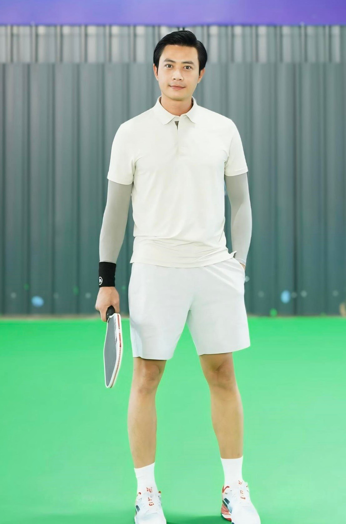 Tiến Lộc chăm chỉ tập luyện thể thao để giữ vóc dáng săn chắc. Nam diễn viên từng cho biết anh giảm khoảng 7 kg sau một thời gian chơi môn pickleball. Ảnh: FB Tiến Lộc.