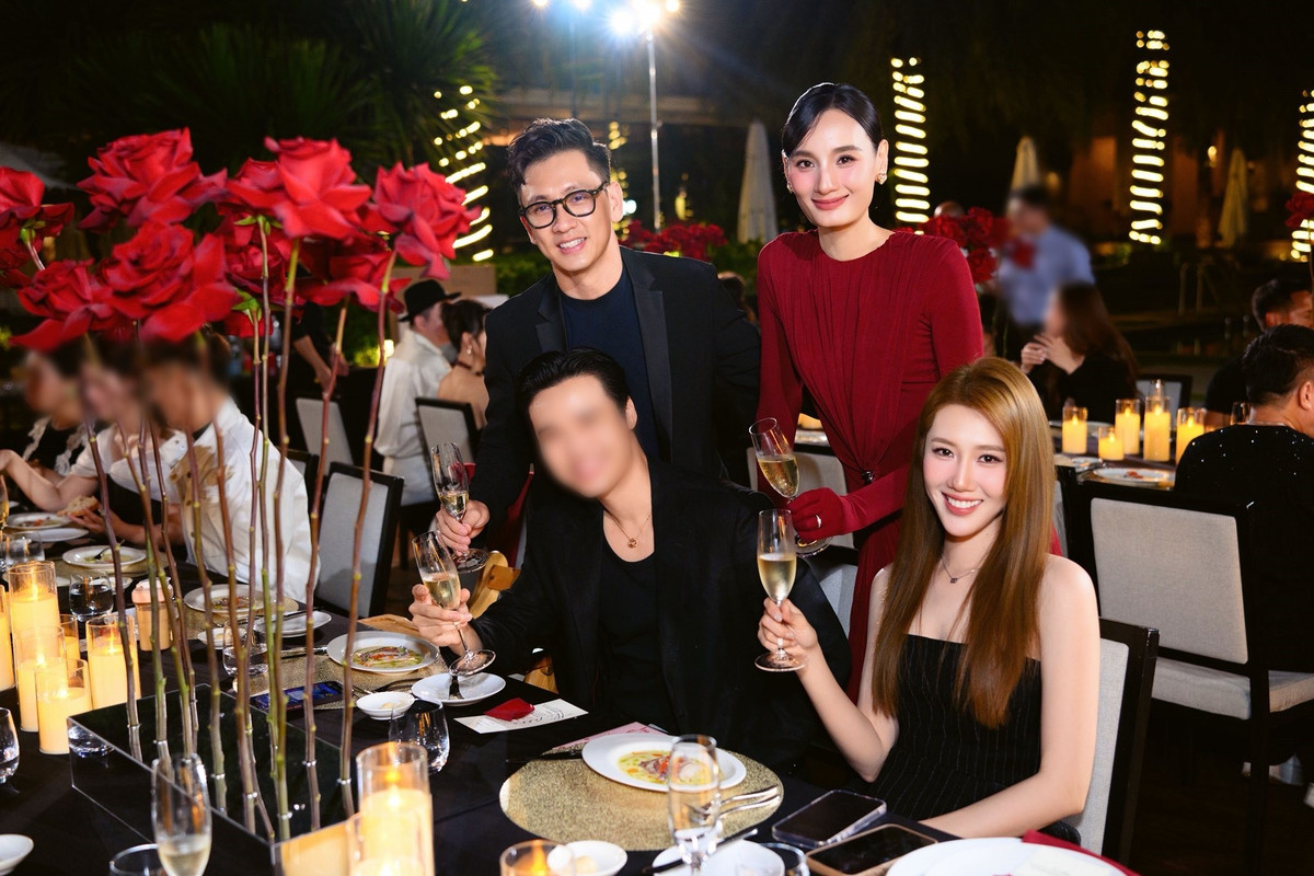 Vợ chồng Lê Thúy còn mời các diễn viên: Thúy Ngân, Trương Quỳnh Anh dự tiệc.