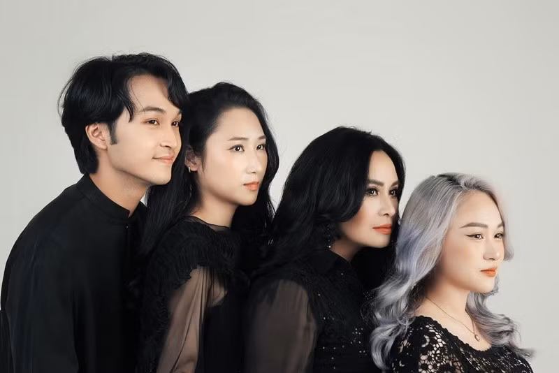 Hồng Vân thừa hưởng nhiều nét đẹp của mẹ, đã lập gia đình, có hai con và sống kín tiếng. Ảnh: FB Thanh Lam.