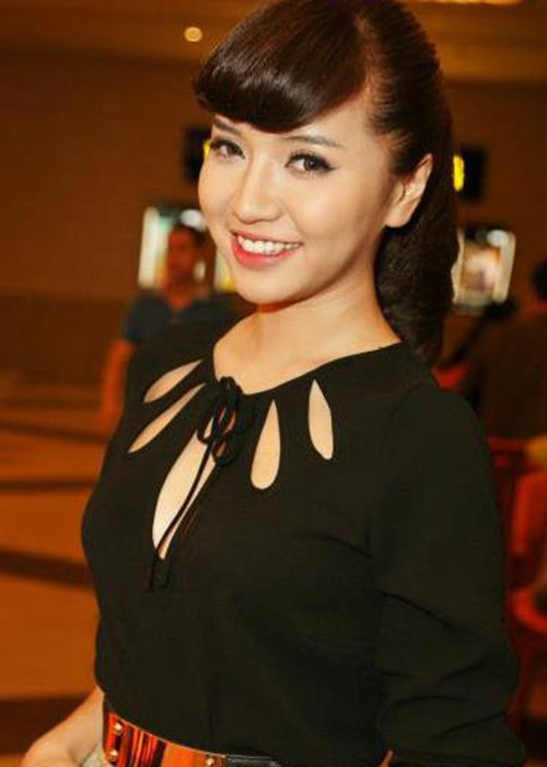 Bích Phương dao kéo mũi và cằm. Giọng ca Bùa yêu thừa nhận phẫu thuật thẩm mỹ vào năm 2020. Ảnh: FB Bích Phương.