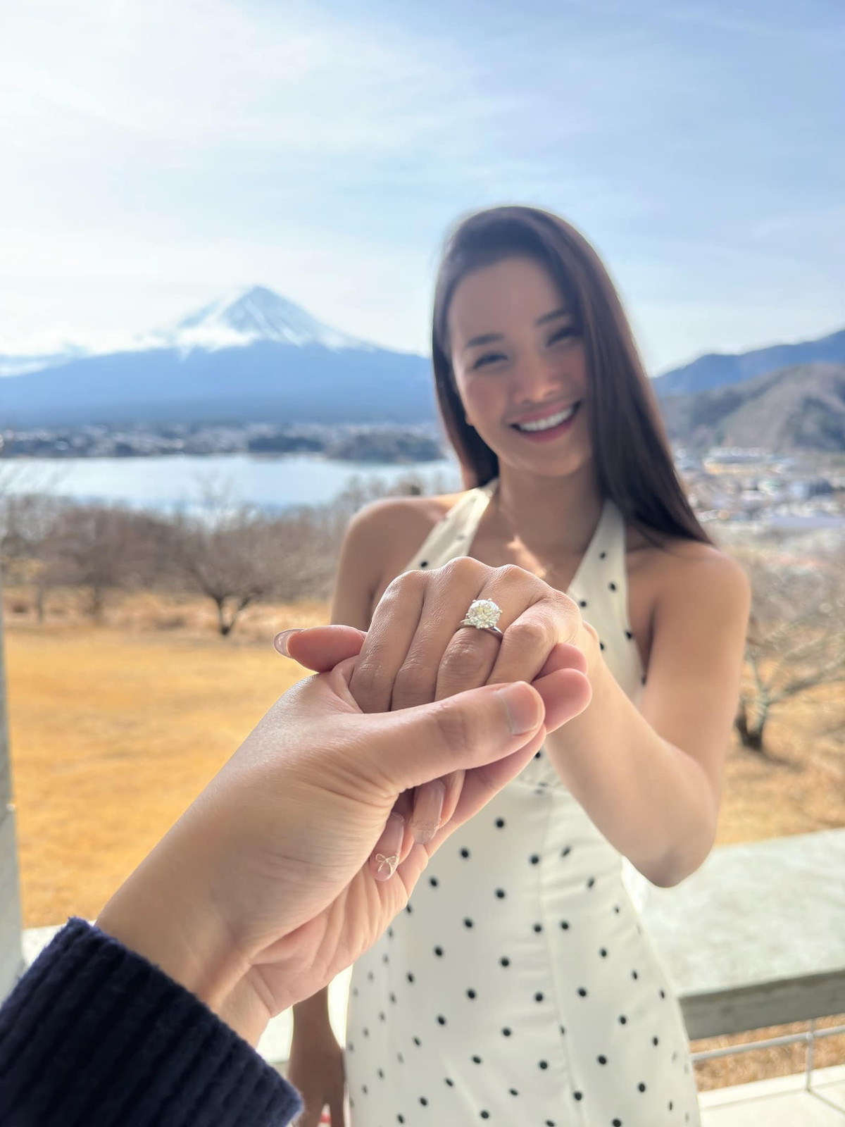 Tháng 3/2025, nàng hậu được bạn trai cầu hôn ở Nhật Bản trong chuyến du lịch.